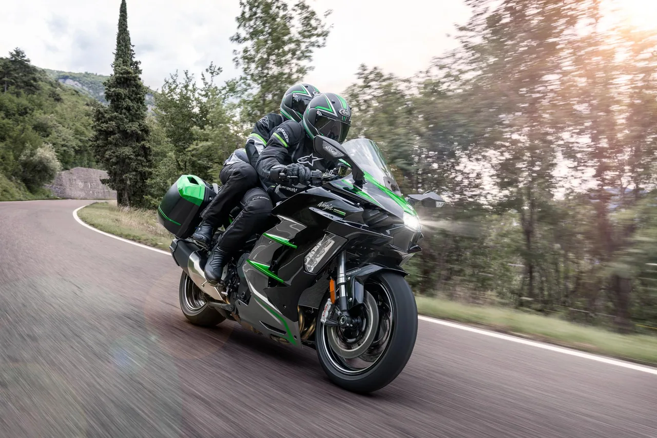 Kawasaki Ninja H2 SX SE — imagem oficial