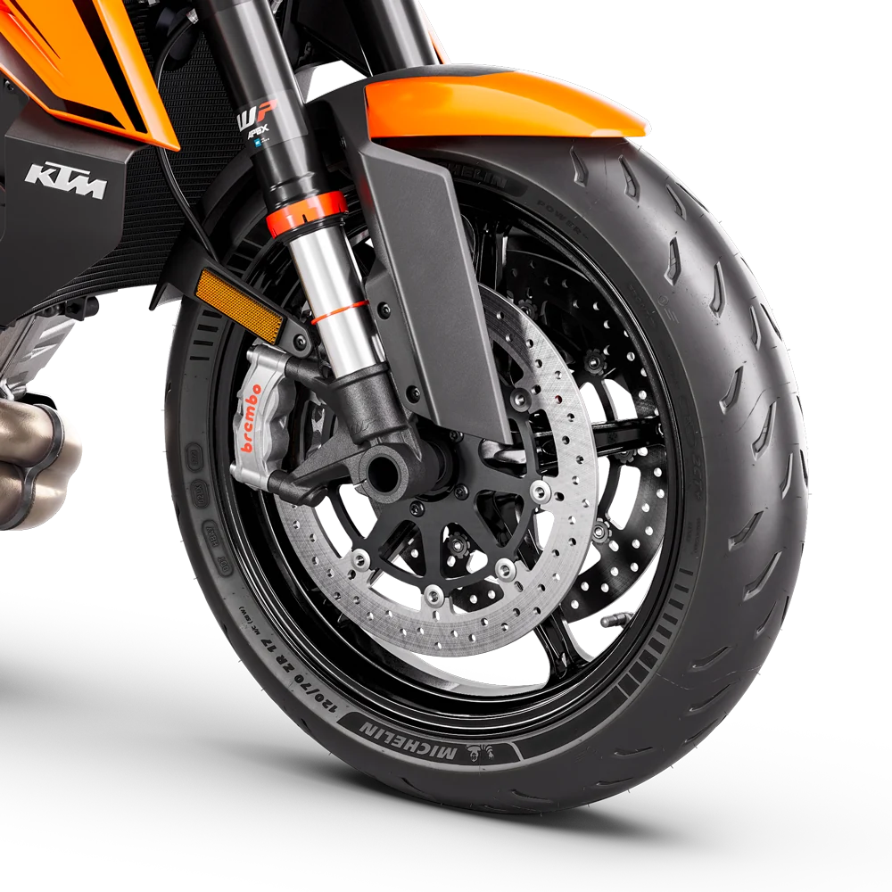 Pormenor da roda e travagem de uma KTM 1390 Super Duke R