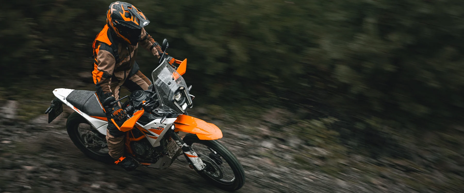 KTM 390 Adventure R — fotografia oficial em utilização
